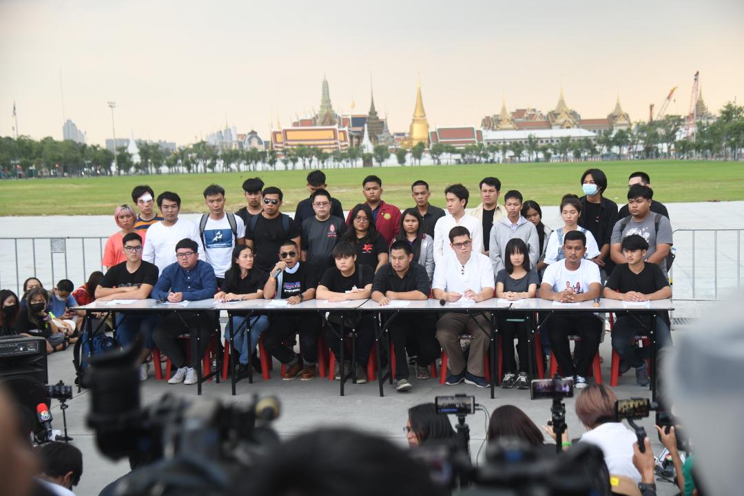 "คณะราษฎร" แถลงไม่เข้าร่วม "คกก.สมานฉันท์" เย้ยแค่ละครซื้อเวลา ยัน "บิ๊กตู่" ต้องลาออก 