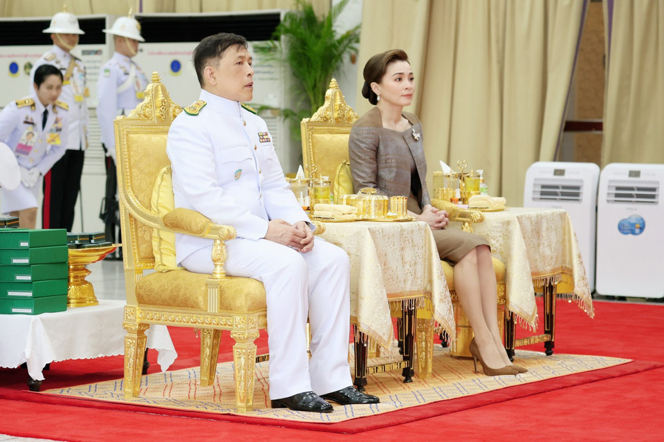 "ในหลวง–พระราชินี" พระราชทานเงิน 42 ล้าน สร้างอาคาร รพ.พนมดงรัก สุรินทร์  ได้รับความเสียหายเหตุปะทะชายแดนไทย-กัมพูชา