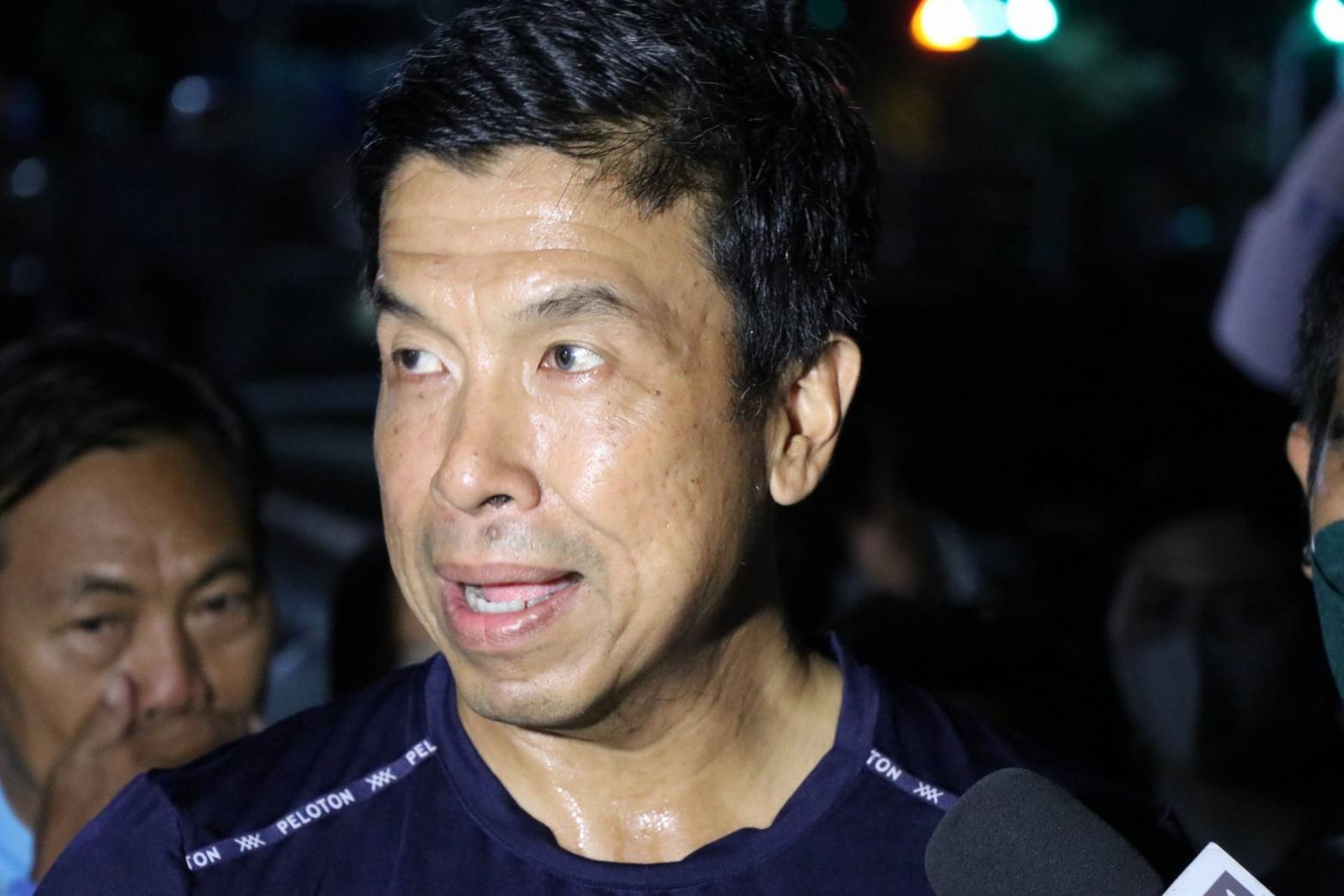 "ชัชชาติ" วิ่งผ่านศูนย์รับสมัคร ส.ส. คิดถึงช่วงเลือกตั้งผู้ว่าฯ กทม. คาดคนออกมาใช้สิทธิ์มากกว่าตอนเลือก"พ่อเมืองกรุงเทพฯ"