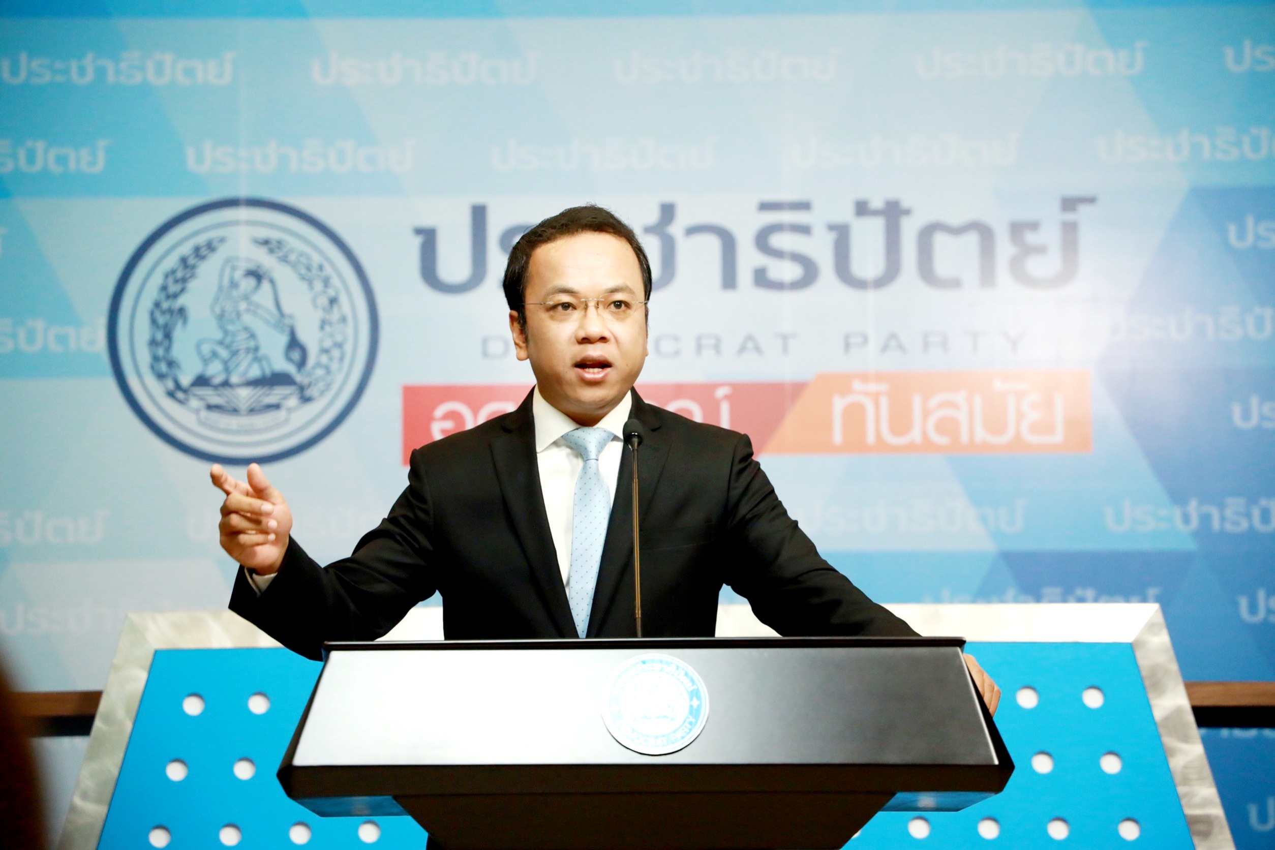 "ราเมศ" ลั่นปชป.ไม่มีนโยบายแก้ม.112 ชี้คนคิดดีทำดีต่อบ้านเมืองไม่ควรกลัวกฎหมาย