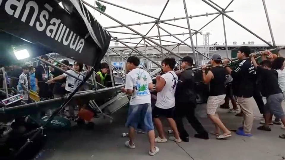 พายุถล่มงานวันไหลสระบุรี! ซุ้มยักษ์พังทับคนดูคอนเสิร์ต ดับ 1 เจ็บ 11
