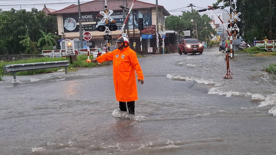 ฝนกระหน่ำพัทยา! น้ำท่วมหลายเส้นทาง รถติดหนัก ปิดบางจุดหลีกเลี่ยงเส้นทางด่วน