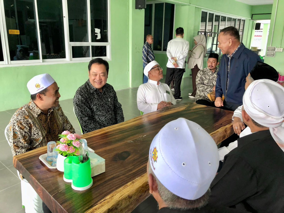 “ทวี” บุกปอเนาะพ่อมิ่ง ชูนโยบาย “คนสร้างชาติ” กางแผนรื้อรัฐธรรมนูญ 60 แก้โจทย์การศึกษา-ดับไฟใต้