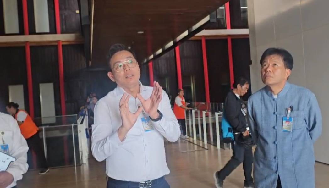 "เลขาฯ-รองเลขาฯสภาฯ" นำสื่อตรวจสภาฯยันน้ำไม่ได้รั่ว รับพลาดเองไม่ได้เปิดท่อระบายน้ำ จ่อของบฯซ่อม