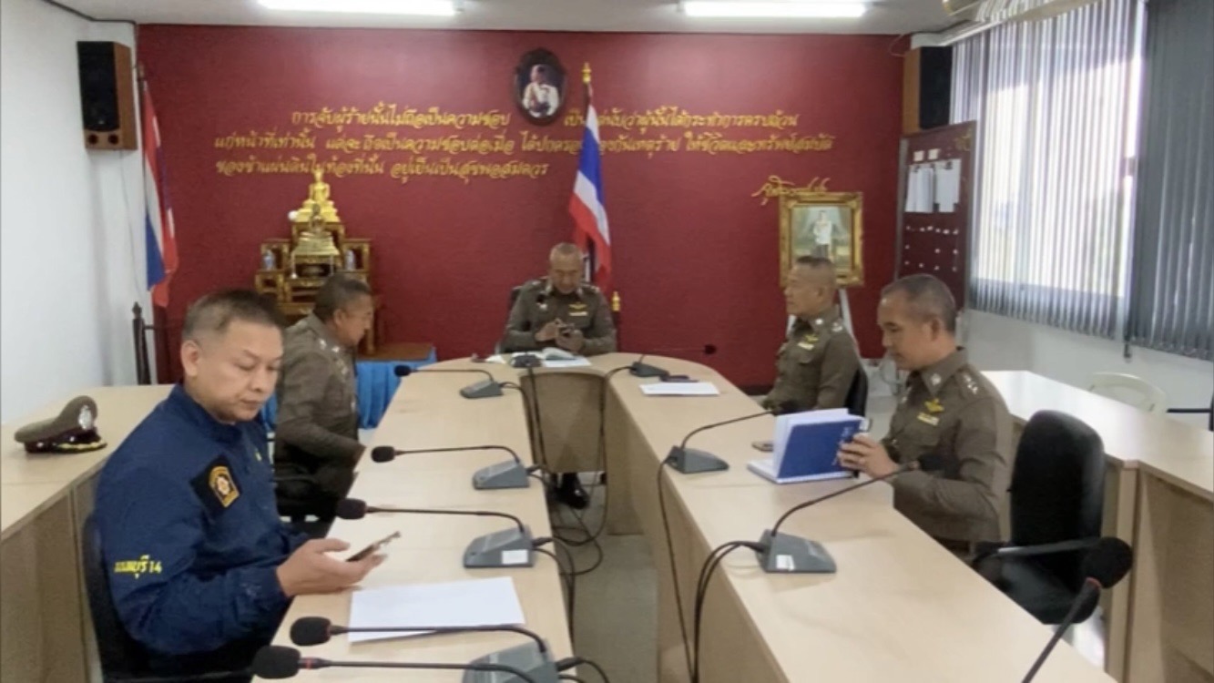  ผบช.ภ.1 แถลงจับคนร้าย​ พร้อมทำแผนประกอบคำรับสารภาพ ฆ่าชิงทรัพย์ปาดคอแล้วเผาสาวรับซื้อของเก่า 