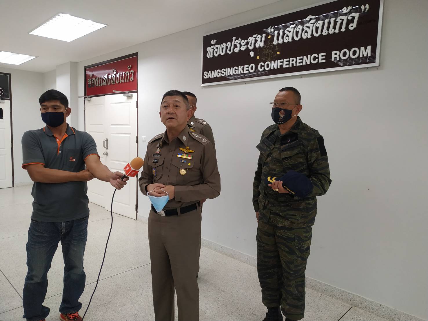ผู้ช่วย ผบ.ตร. ลงพื้นที่มุกดาหาร ตามคดีครูพร้อมศิษย์รุ่นพี่ข่มขืนนักเรียน 
