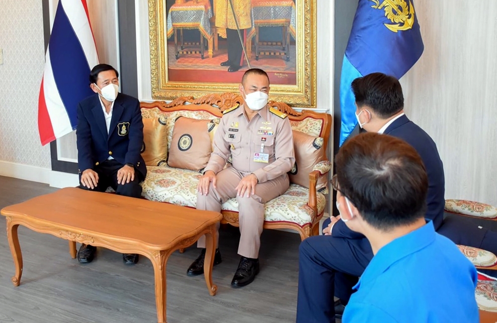 ผู้บริหาร รร.สตรีวัดระฆัง ร่วมหารือ ผบ.ฐท.กท. วางแนวทางการศึกษาต่อนักเรียน ม.3 สนใจด้านดุริยางค์และแพทย์ทหารเรือ 