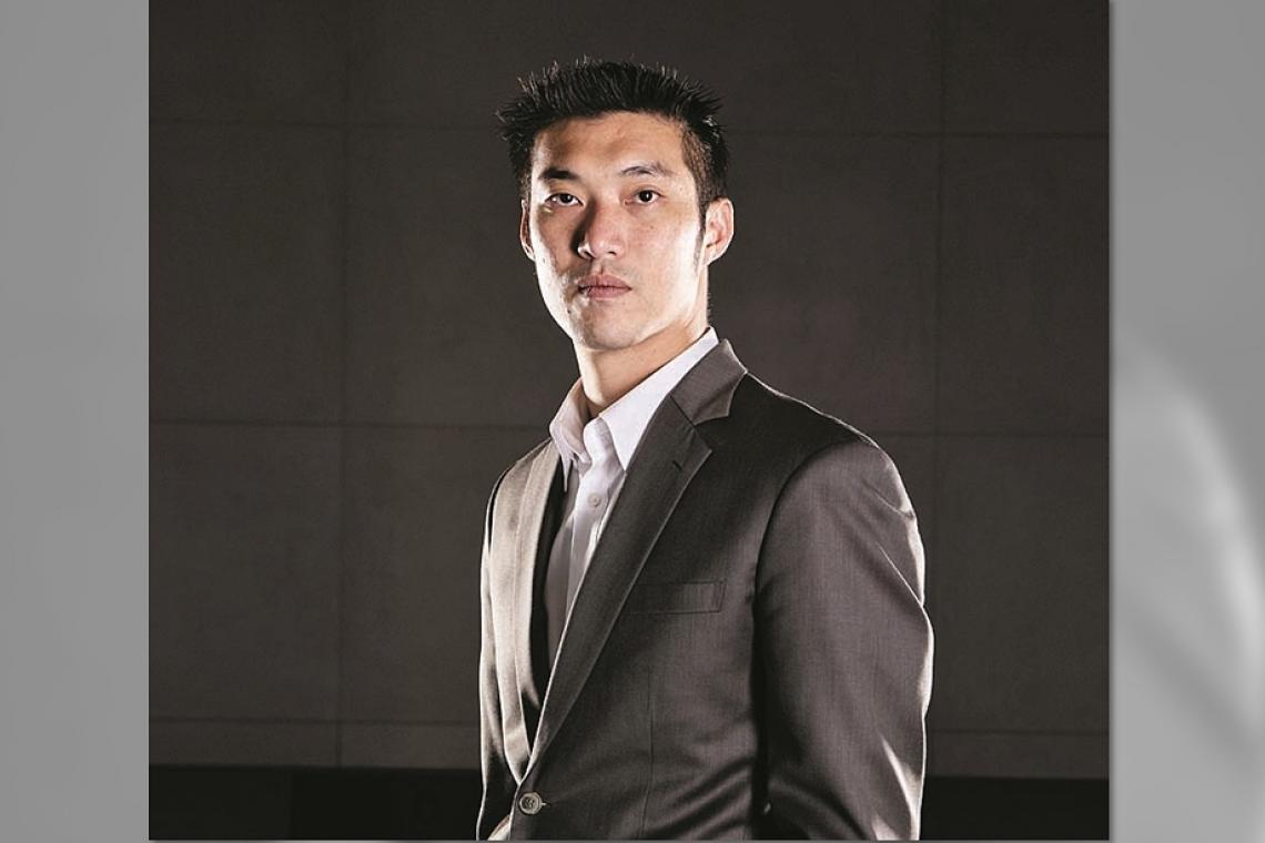 'อดีตรองผอ.ข่าวกรอง' หยัน 'ธนาธร' โชว์โง่ งอมือเท้าหวังพึ่งต่างชาติ แขวะวัคซีนพระราชทาน