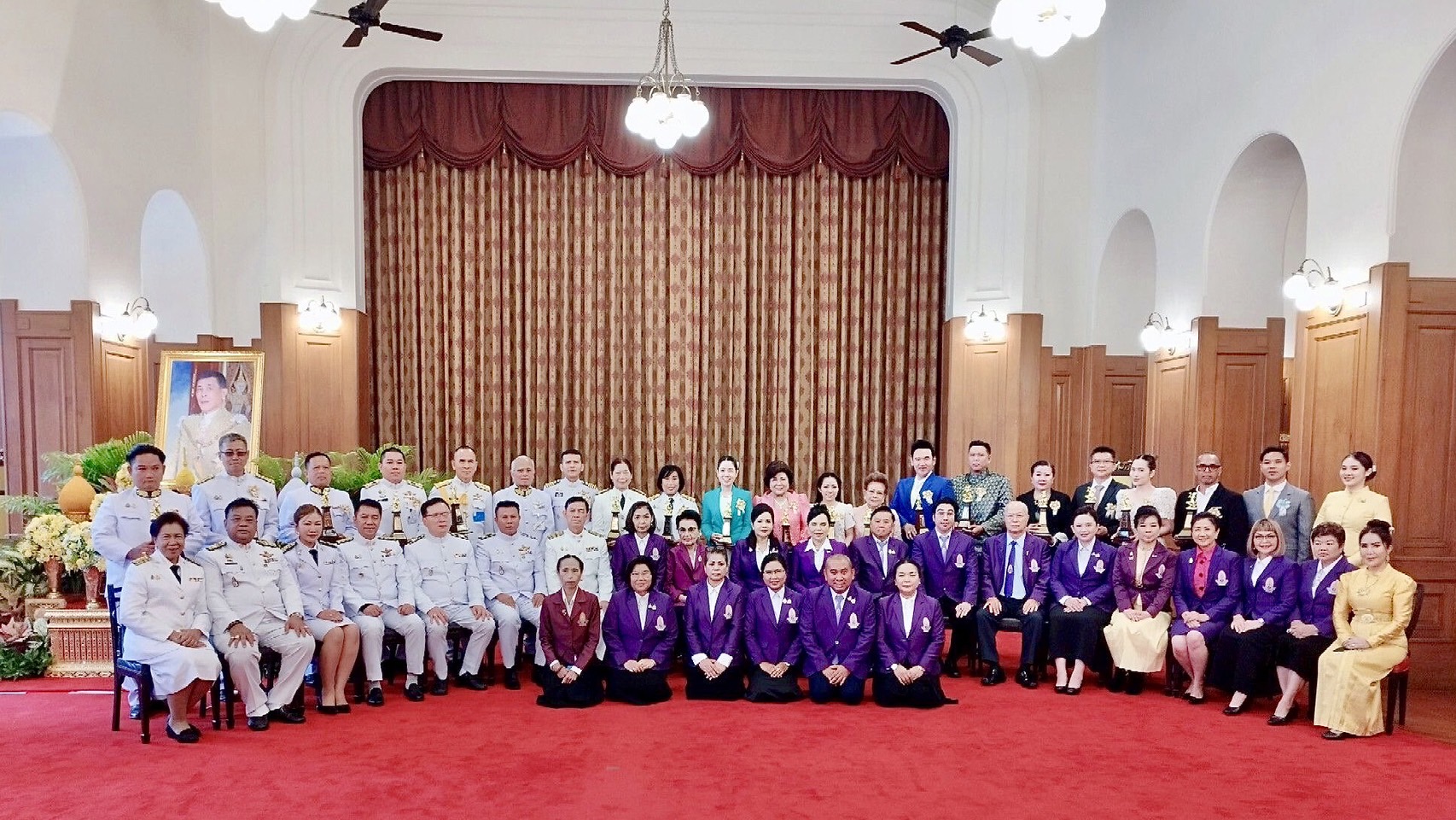 “ผบช.ภาค1” 18 องค์กรดีเด่น ผู้ประกาศข่าว นักวิทยุสื่อออนไลน์ เข้ารับรางวัลเทพทองพระราชทาน-โล่เกียรติยศ