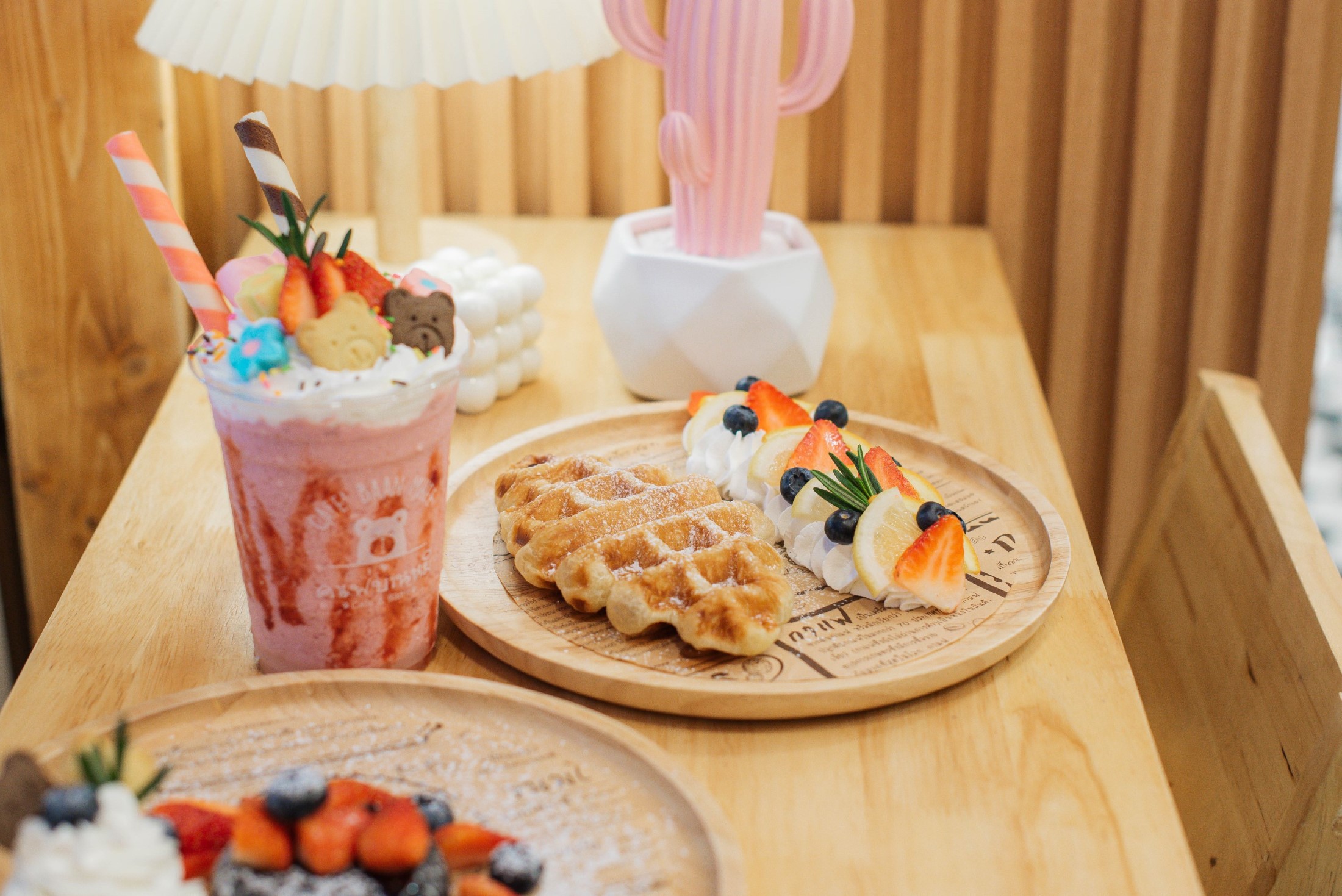 รวมพิกัดของกินประตูน้ำอร่อยสุดฟิน ที่ “Platinum food floor MORE a MEAL”