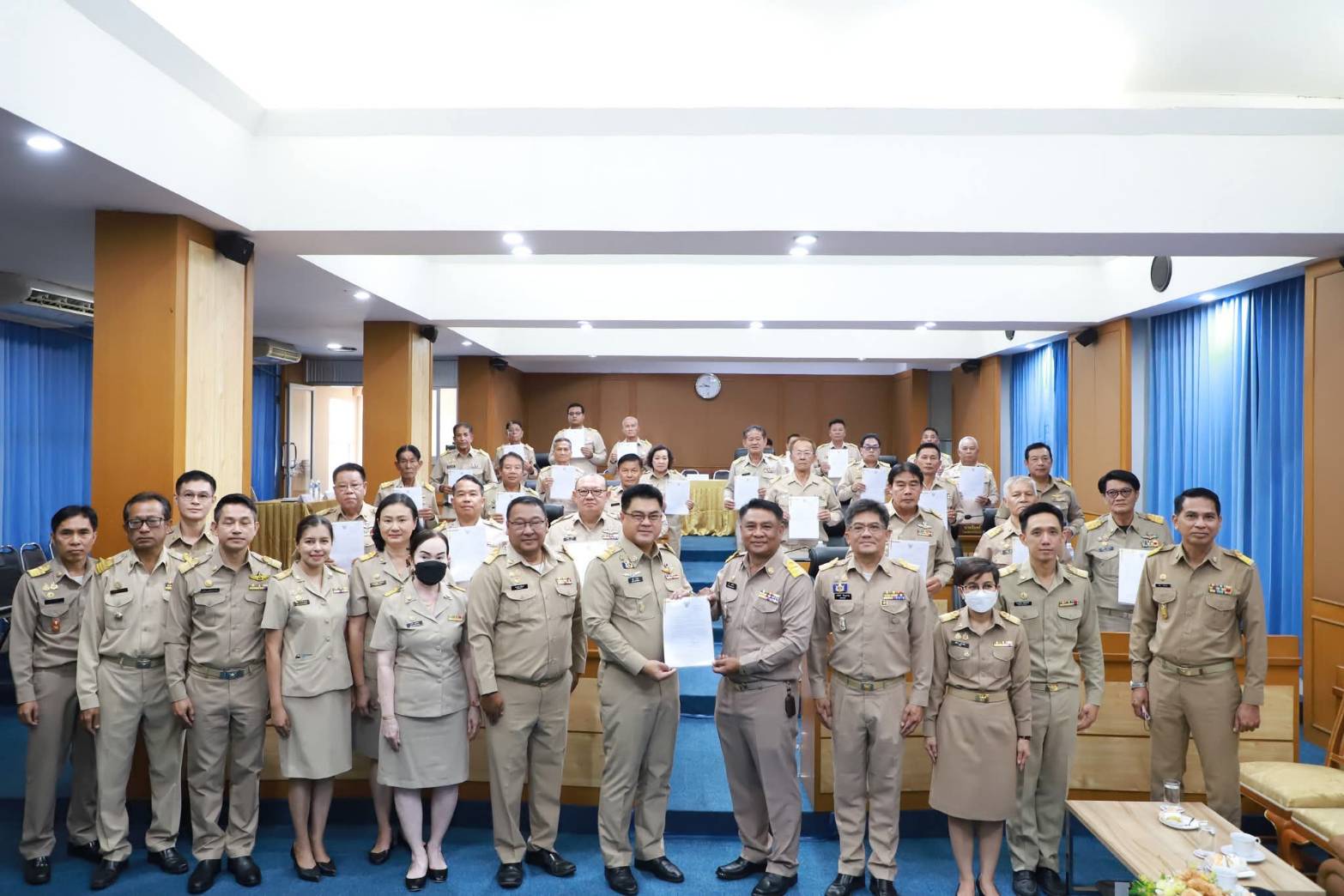 "นายกเบิ้ม" ร่วมประชุมสภาเทศบาลนครแม่สอดครั้งแรก"ขุนเดช"นั่งประมุขส่วน"นุ้ยส์ เมืองฉอด"ผงาดนั่งรองประธานสภาฯชนิดโผไม่พลิก
