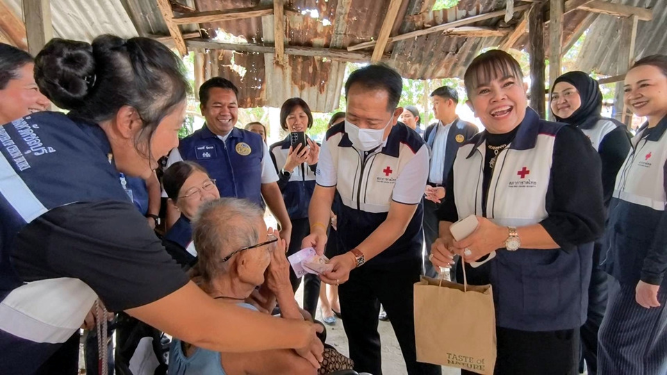 ผู้ว่าฯ ชลบุรี ลงพื้นที่สัตหีบ เยี่ยมผู้ยากไร้ สั่งเร่งซ่อมบ้านผุพัง ยกระดับคุณภาพชีวิต