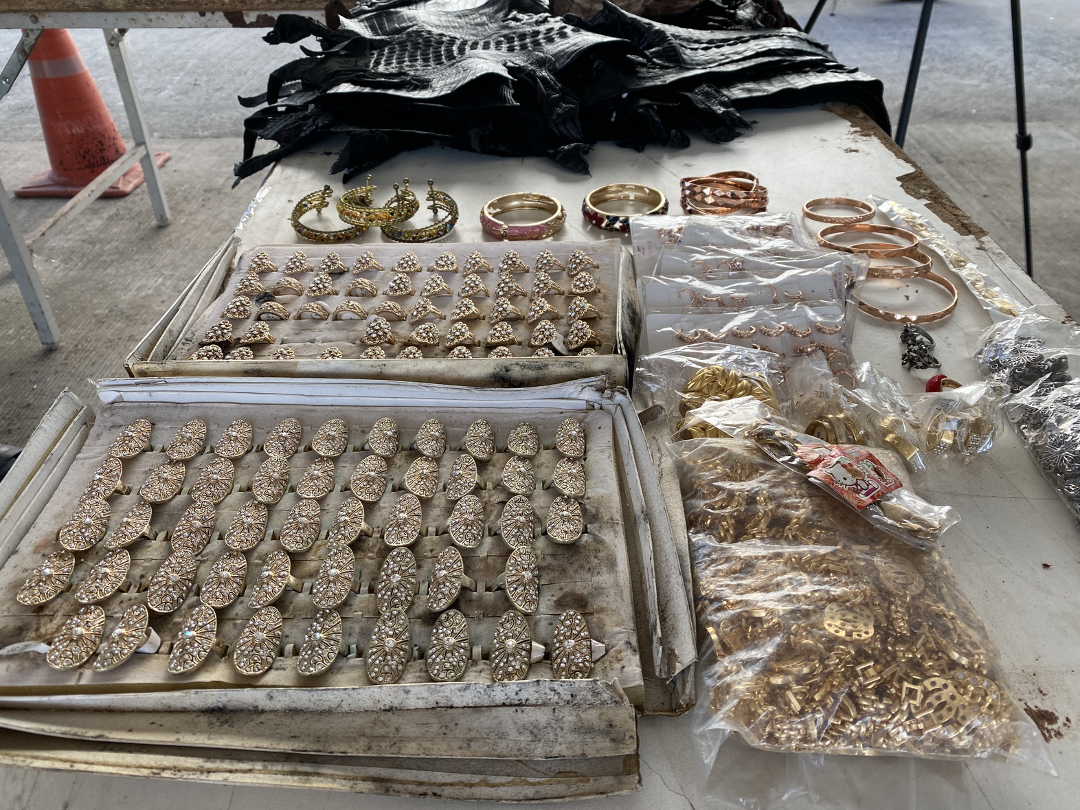 ด่านศุลกากรหนองคาย ขายทอดตลาดของกลาง ที่คดีสิ้นสุดแล้วจำนวน 18 คดี ขายทอดตลาดได้ทั้งหมด 6 คดี เป็นเงิน 47,200 บาท 
