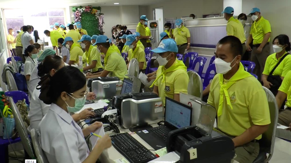 ผู้การฯ นำคณะตำรวจจิตอาสา 100 นายร่วมบริจาคโลหิต เนื่องในวันคล้ายวันสวรรคตรัชกาลที่ 9