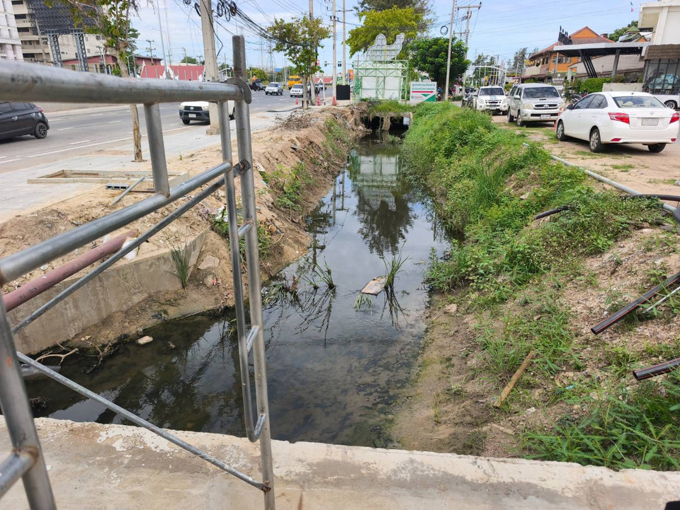 โคราชเร่งติดตั้งระบบสูบน้ำทางลอดประโดก หลังฝนถล่มต้องปิดอุโมงค์ ชาวบ้านเดือดร้อนหนัก 