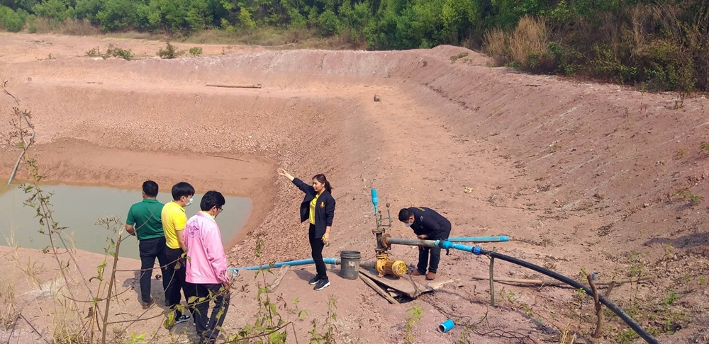 อบต.ดงมะไฟ เร่งช่วยชาวบ้านนาแก ขาดแคลนน้ำอุปโภค บริโภค