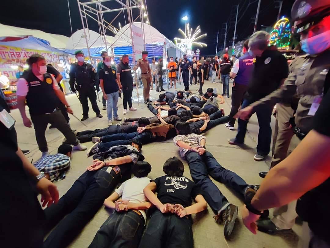 ฟ้องแพ่ง 5 ล้าน "โจ๋ฉะเชิงเทรา" ยกพวกตีกันงานคอนเสิร์ตคาราบาว