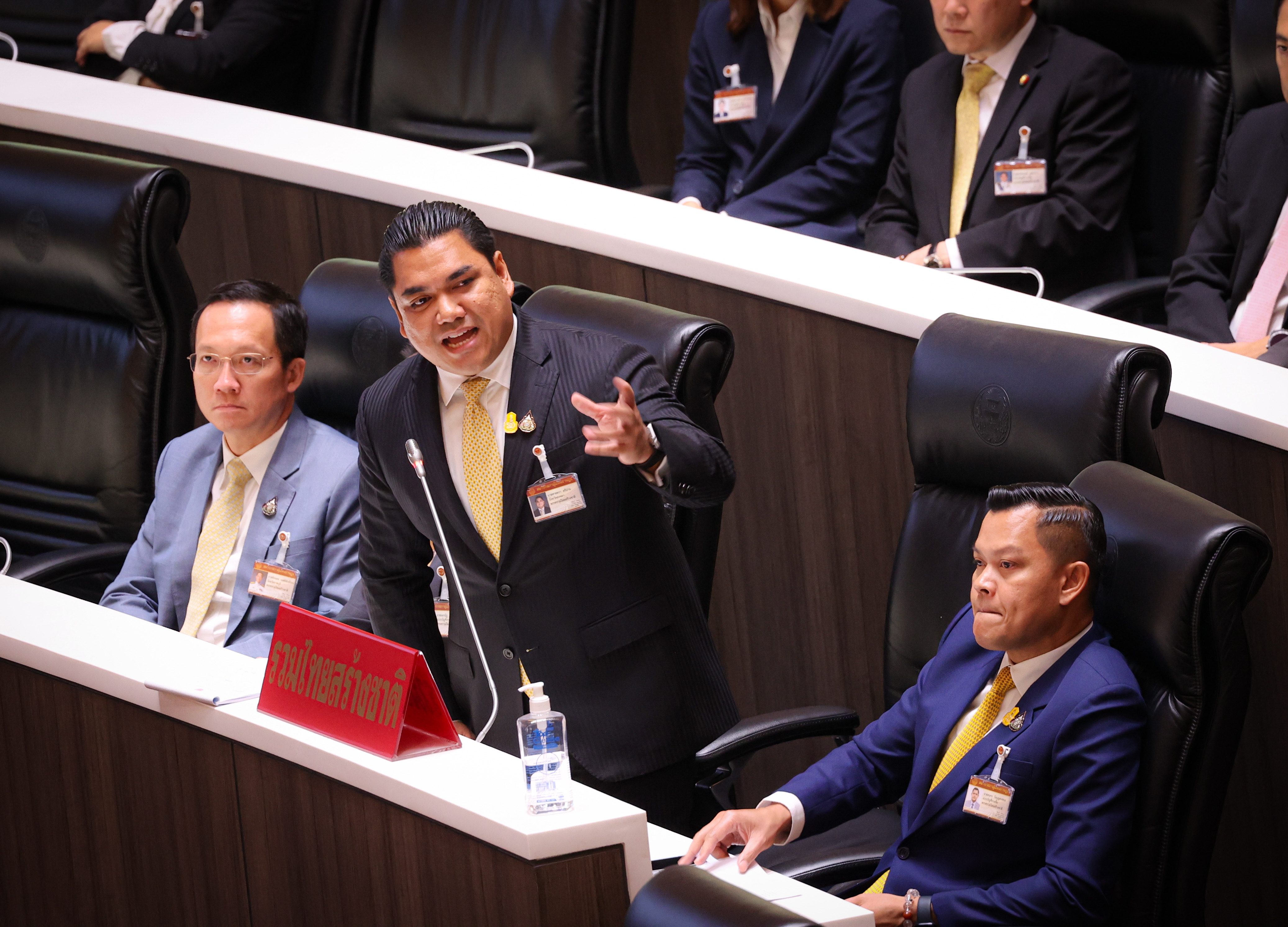 "ศาสตรา" ย้ำ "รวมไทยสร้างชาติ" ไม่เลือก "พิธา" พรรคไม่หนุนคนคิดแก้ ม.112 ลั่นถ้า "14 ล้านคน" ลงถนน "20 ล้านเสียง" พร้อมปกป้องสถาบัน