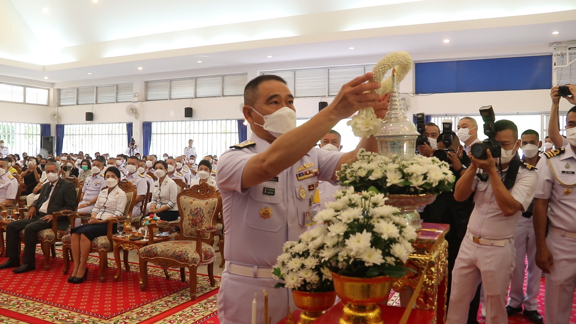 ผู้บัญชาการทหารเรือทำบุญครบ 100 วันให้แก่กำลังพลที่เสียชีวิตจากเหตุการณ์เรือหลวงสุโขทัยอับปาง