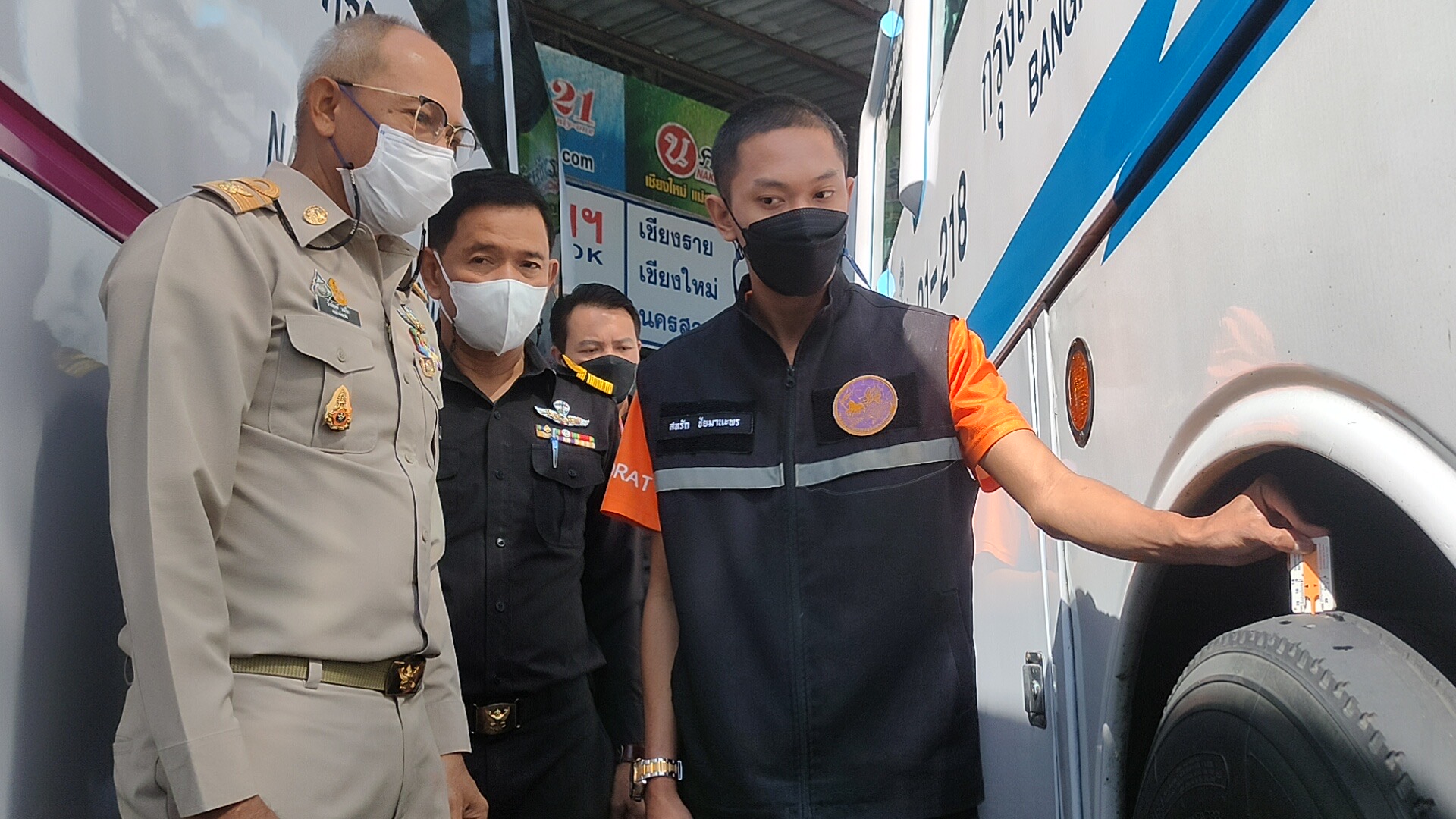 "ขนส่งโคราช" เข้มลุยตรวจรถโดยสาร สะดวก ปลอดภัยช่วงปีใหม่ พร้อมเสริมรถ 100 เที่ยวต่อวัน