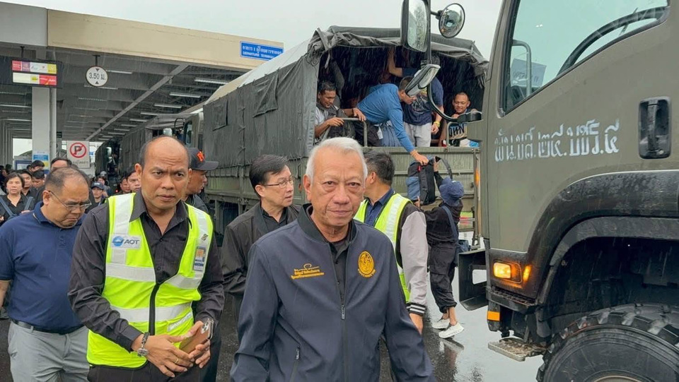 "พิพัฒน์" ลงพื้นที่หาดใหญ่ ติดตามสถานการณ์น้ำท่วมช่วยประชาชนอย่างใกล้ชิด 