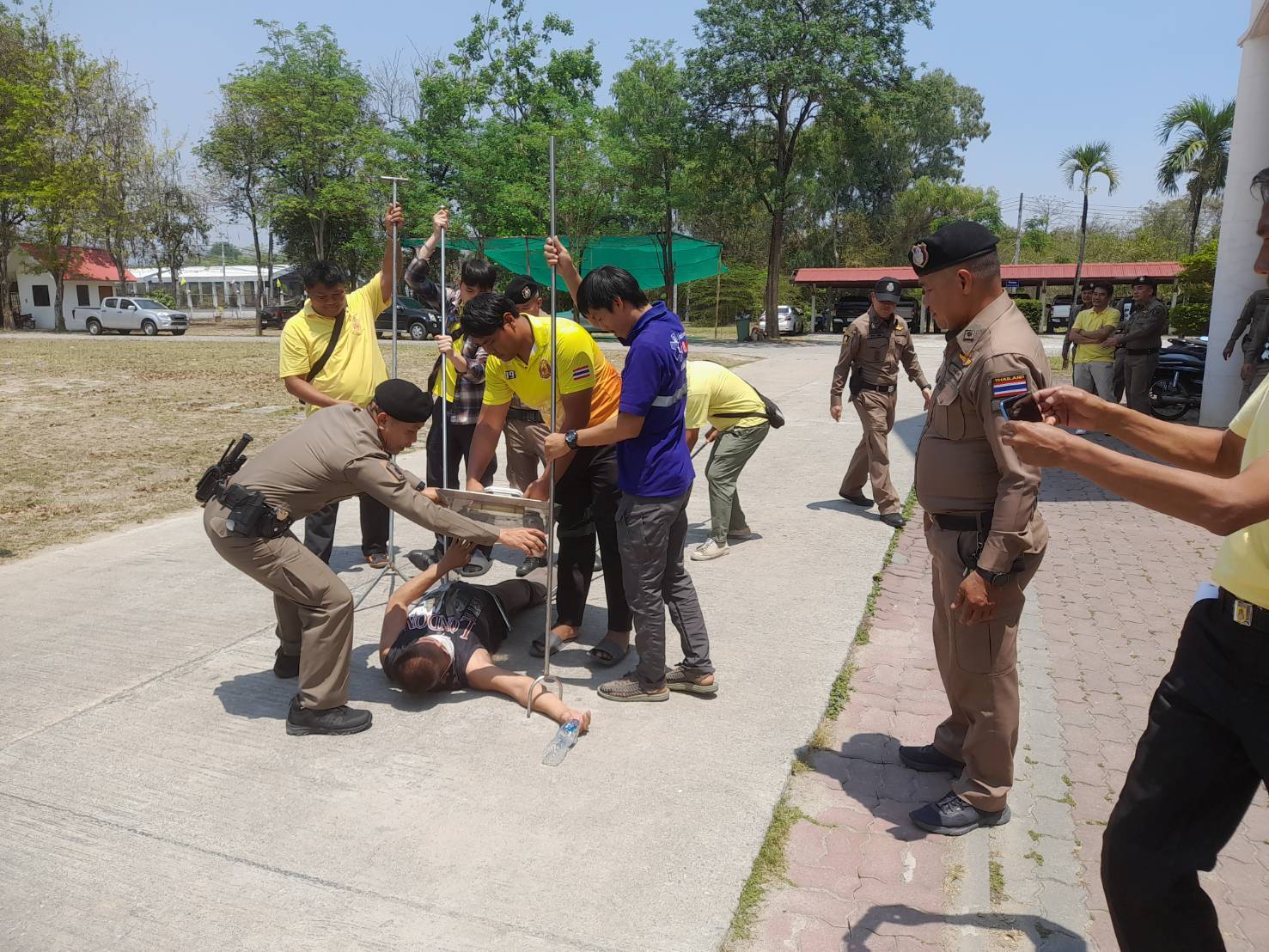 สภ.แม่ท้อ ฝึกอบรมบุคลากร อปท.รู้วิธีป้องกันเหตุและจับกุมบุคคลคลุ้มคลั่ง 