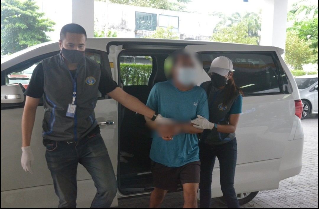 กองปราบรวบมือปืนโหด รัวยิงคนข้างห้อง 6 นัด ปมขัดแย้งปัญหาที่ทํางาน