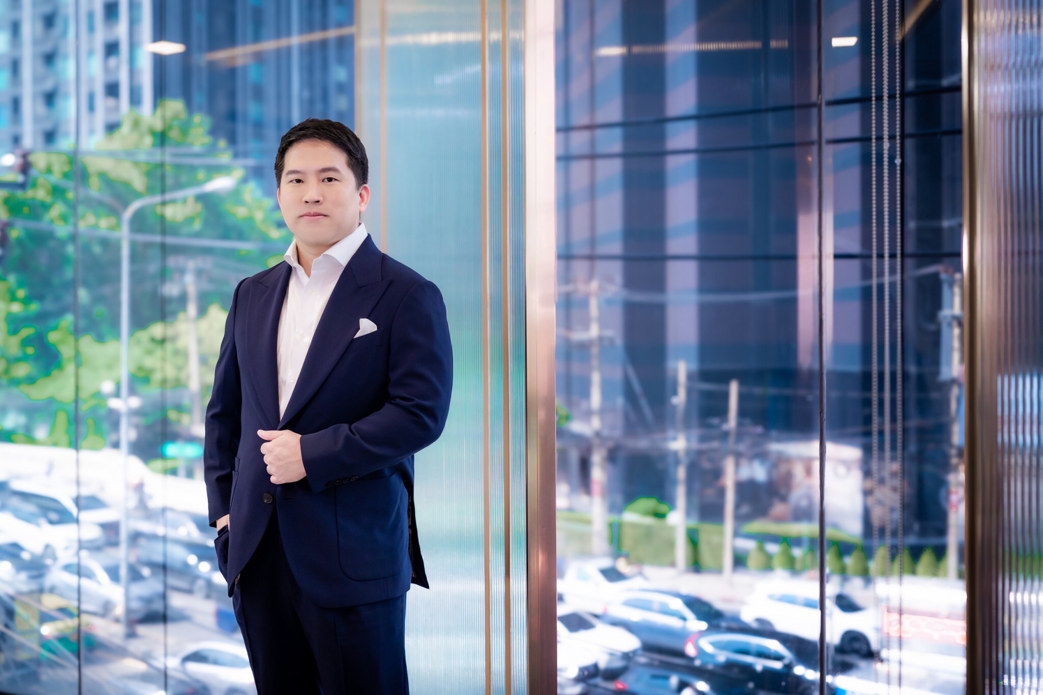 คุณหมอวีรกานต์ EMMA CLINIC ศัลยแพทย์ตกแต่งเทคนิคจมูกโอเพ่นกระดูกซี่โครง ผู้มี Passion ปั้นศิลปะความสวยบนใบหน้า