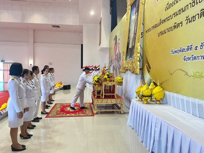 กาฬสินธุ์ทำบุญตักบาตรถวายพระราชกุศลพ่อของแผ่นดิน