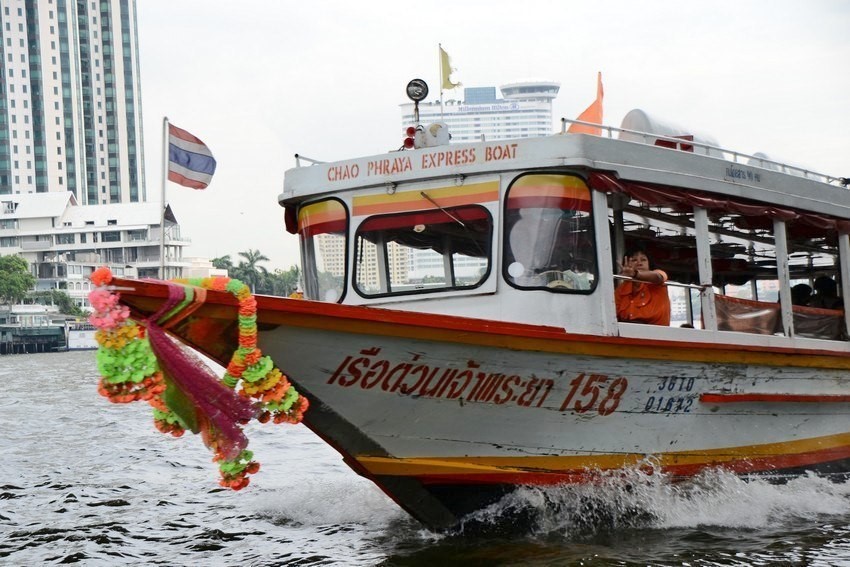 ระดับน้ำสูงเกินปกติ เรือด่วนเจ้าพระยาแจ้งลดความเร็วเรือ-ขอให้ผู้โดยสารเผื่อเวลาเดินทาง