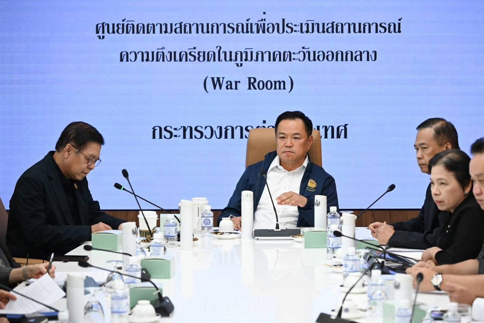 "อนุทิน" สั่งเตรียมแผนอพยพคนไทยในตะวันออกกลาง ยันน้ำมันสำรองเพียงพอ-เร่งคุมค่าครองชีพ