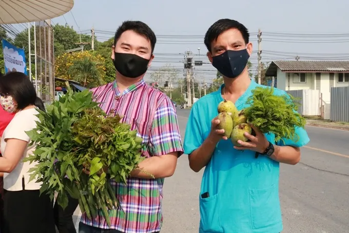 ปลูกผักสวนครัว ภูมิคุ้มกันชาวชุมชนฯ บวรยั่งยืน