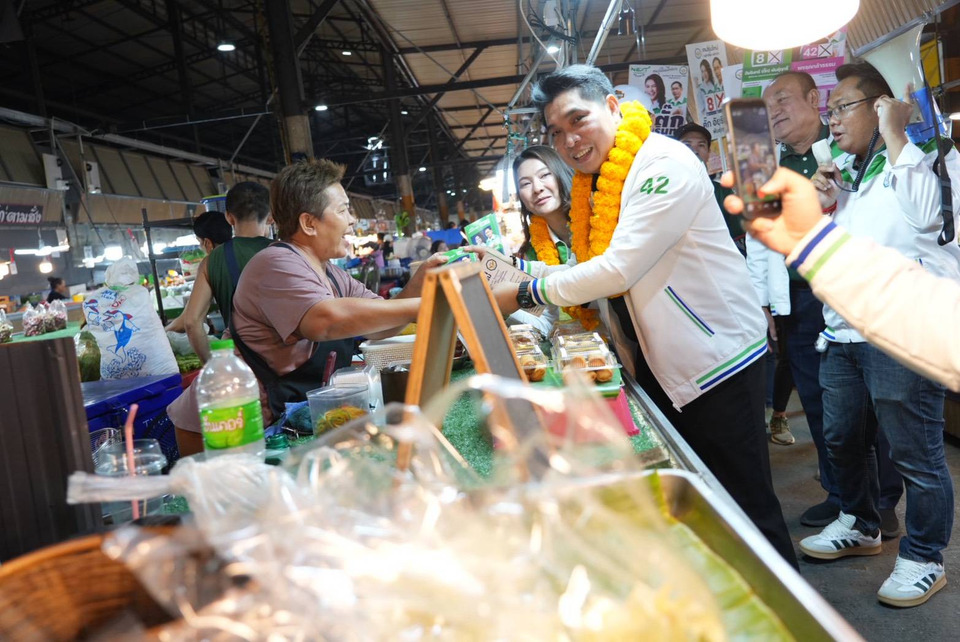 "ดร.ธนกฤต" ลุยรังสิต! นั่งล้อมวงเปิดใจชาวบ้าน ย้ำพรรคกล้าธรรม "ทำจริงไม่ทิ้งใคร" ชูนโยบายแก้หนี้-ดูแลกลุ่มเปราะบาง