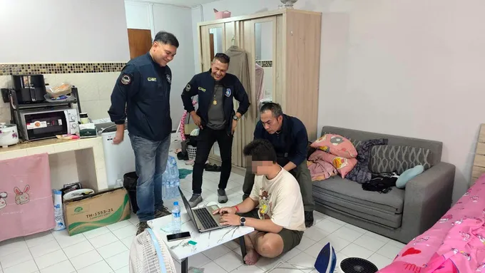 บุกค้นร้านแบตเตอรี่ดอนเมือง พบฐานฟอกเงินเว็บพนัน ยึดเงินสด 3.8 ล้าน