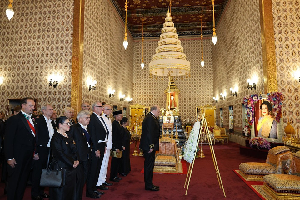 คณะทูตานุทูตน้อมถวายอาลัย “สมเด็จพระพันปีหลวง” ณ พระที่นั่งดุสิตมหาปราสาท