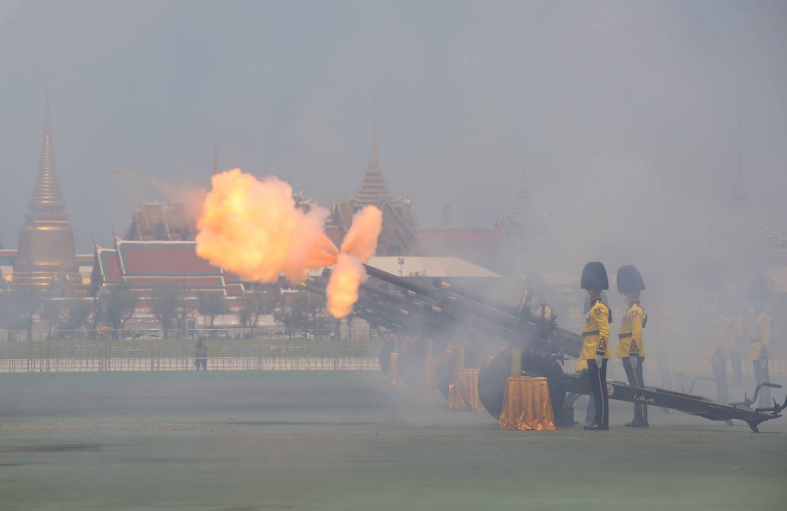 ยิงสลุตหลวงเฉลิมพระเกียรติ 