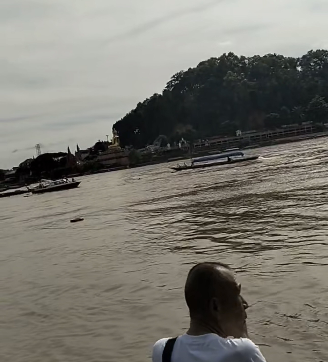 เรือล่มในน้ำโขงใกล้ชายแดนเชียงแสน ลือหึ่ง ชาวเมียนมา จมหาย 30 ราย ช่วยได้เพียง 10 คน