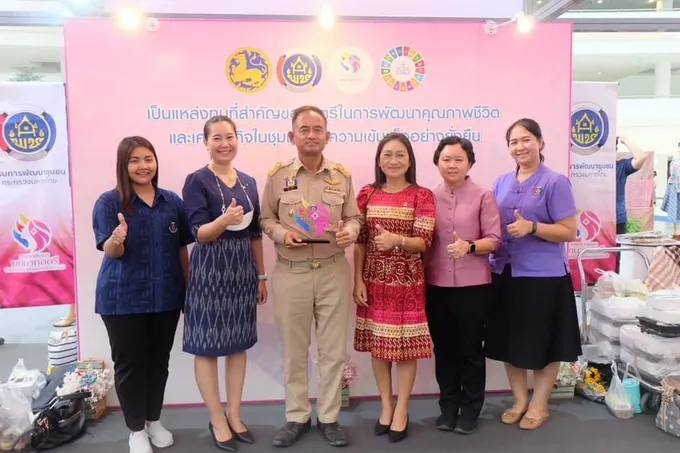 พช.อ่างทอง ร่วมงานแสดงผลสำเร็จของการพัฒนา วันพัฒนาชุมชนประจำปี2566