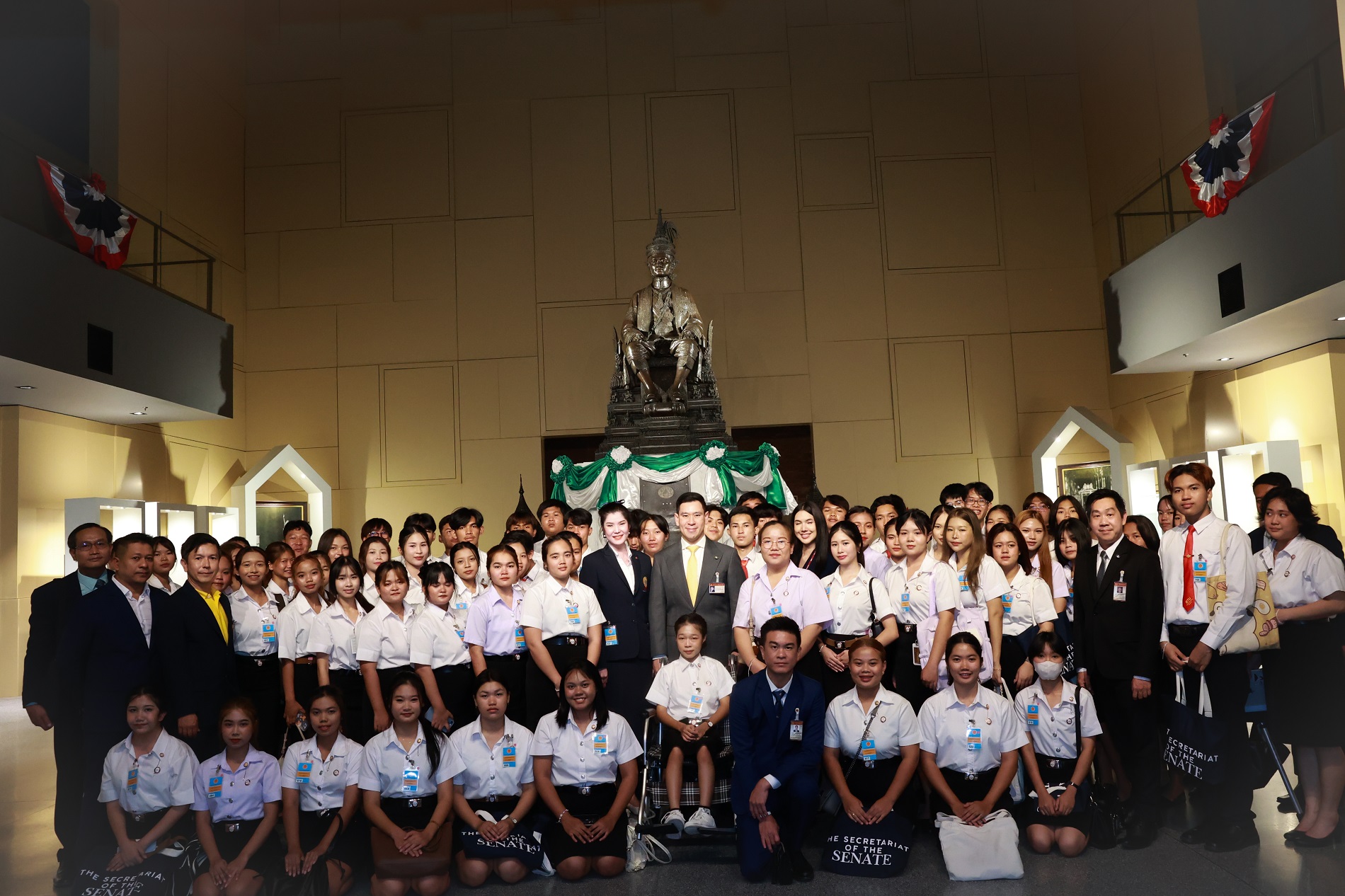 "รศ.ดร.ดวงฤทธิ์" ให้การต้อนรับนักศึกษา"ม.กรุงเทพธนบุรี" เยี่ยมชมรัฐสภา พร้อมสร้างแรงบันดาลใจ