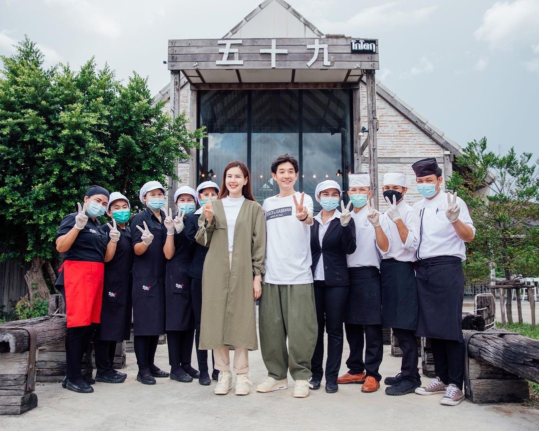 เปิดเรื่องจริง!!! ชีวิตพนักงานร้านชาบู “บอย & เจี๊ยบ”หลังขอลดเงินเดือนเองท่ามกลางสถานการณ์โควิดระบาด
