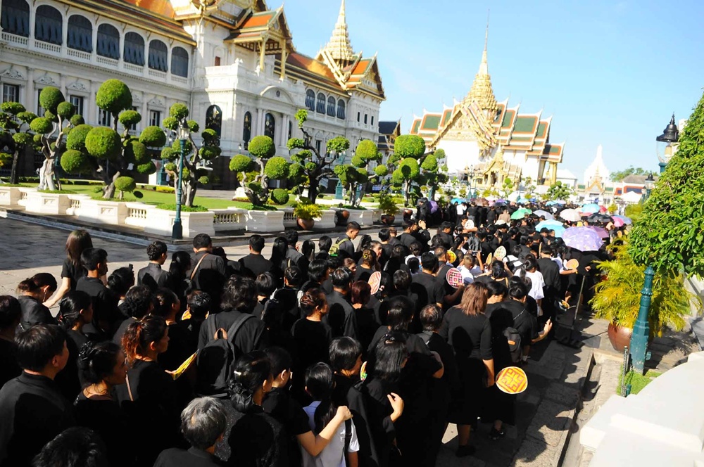 พสกนิกรเข้าถวายสักการะพระบรมศพ วันที่ 25 กันยายน 60 (ประมวลภาพ)
