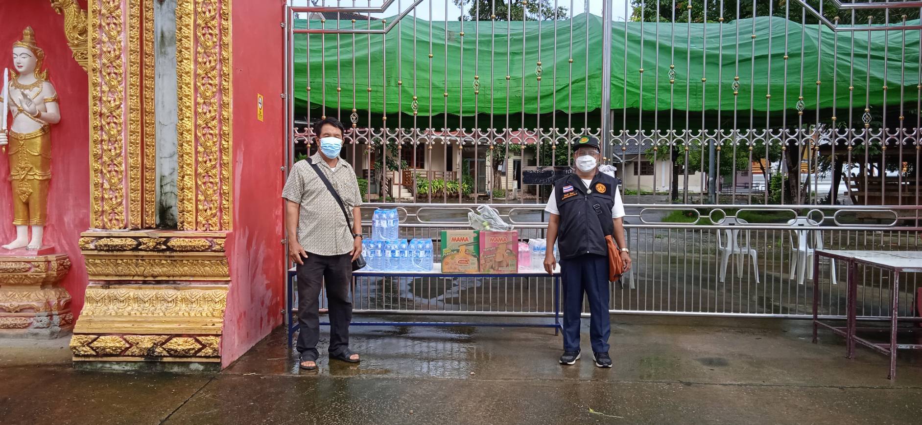 ธารน้ำใจ! คนแม่สอดร่วมใจทำบุญช่วย “วัดดอนแก้ว”  หลัง Swab พบพระ-เณรติดโควิดต้องปิดวัด21วัน 