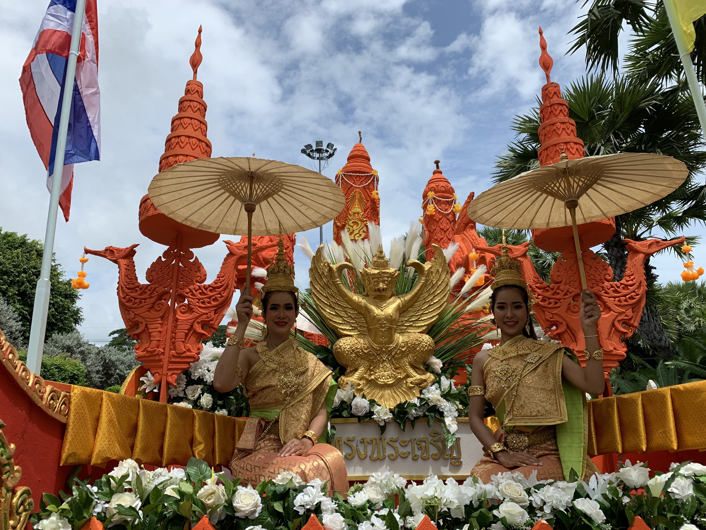 สวนนงนุชพัทยา เปิดให้นักท่องเที่ยวร่วมหล่อเทียนพรรษา 9 วัด 9 ต้นสืบสานประเพณีไทย