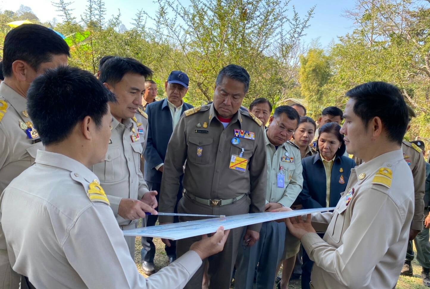 องคมนตรี ติดตามการดำเนินงานโครงการสถานีพัฒนาการเกษตรที่สูงตามพระราชดำริบ้านธารทอง อ.เชียงแสน จ.เชียงราย