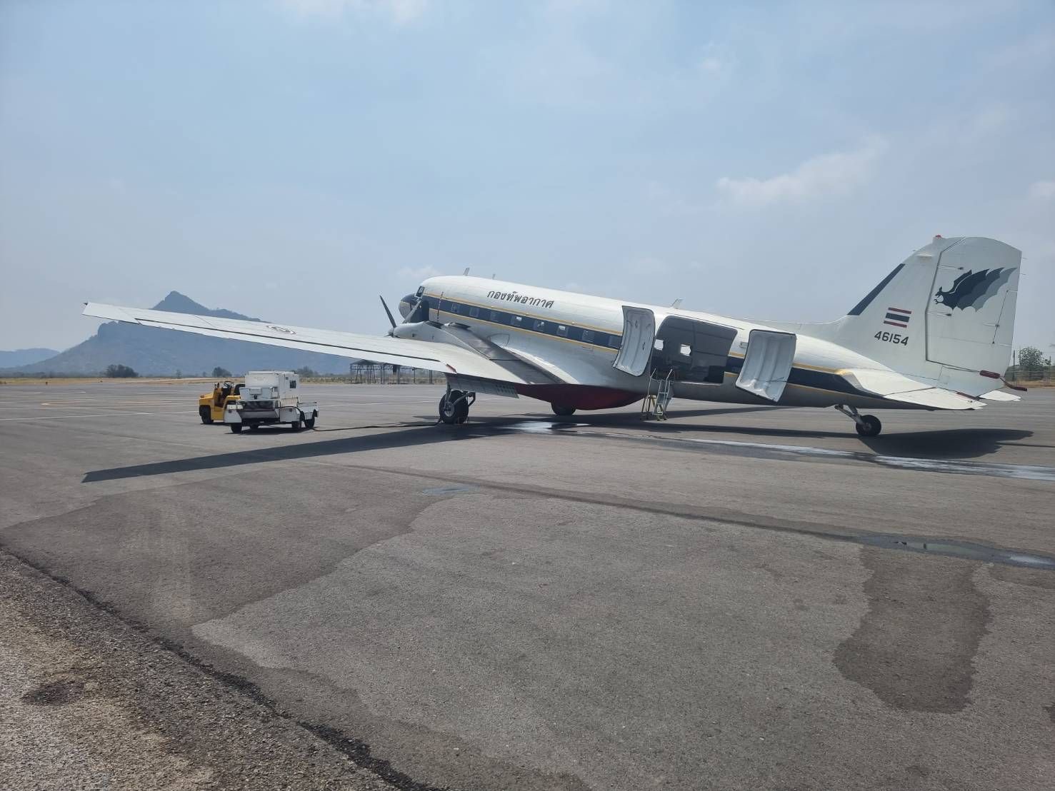"ทัพฟ้า" ส่งเครื่องบิน BT-67 เสริมกำลังช่วยควบคุมไฟป่านครนายก 