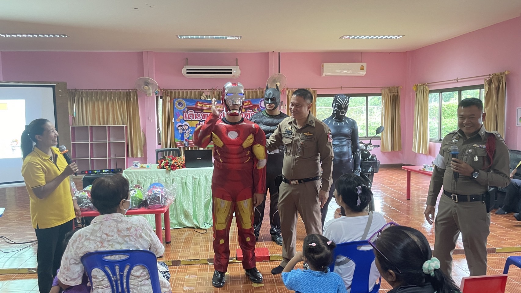 ผกก.สภ.บางระกำ นำทีมตำรวจชุดอเวนเจอร์ จัดกิจกรรมพัฒนาผู้เรียน (เดินทางปลอดภัย เด็กหัวแข็ง)