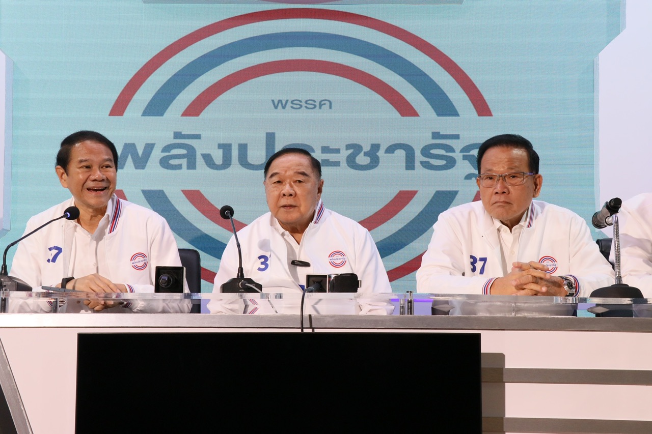 พปชร. เปิดตัว “คณิศ แสงสุพรรณ” หวังช่วยเศรษฐกิจใต้ “บิ๊กป้อม” ลั่น จะทำสำเร็จต้องได้เป็นรัฐบาล-นายกฯ 