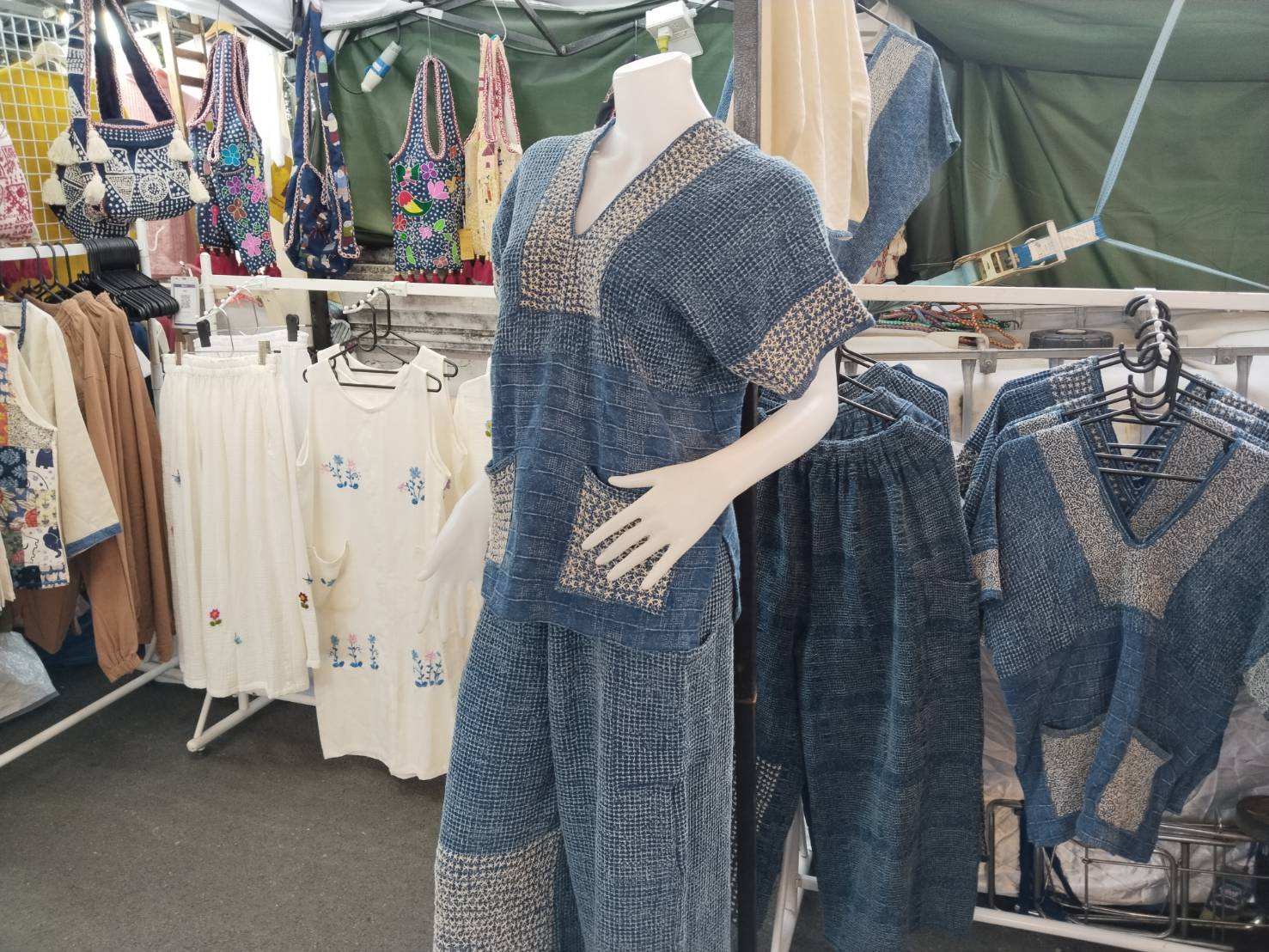 เปิดมหกรรมผ้าลำพูน เสริมช่องทางการตลาดผ้าลำพูน                 