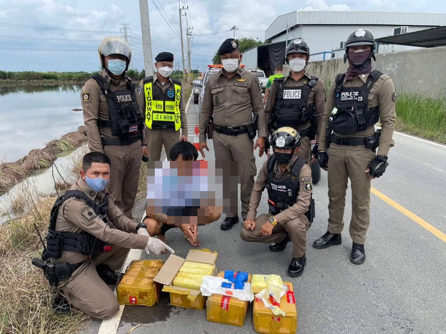 ตร.บางเลนตั้งด่านรวบผู้ค้าพร้อมของกลางยาบ้า 2.5 แสนเม็ด