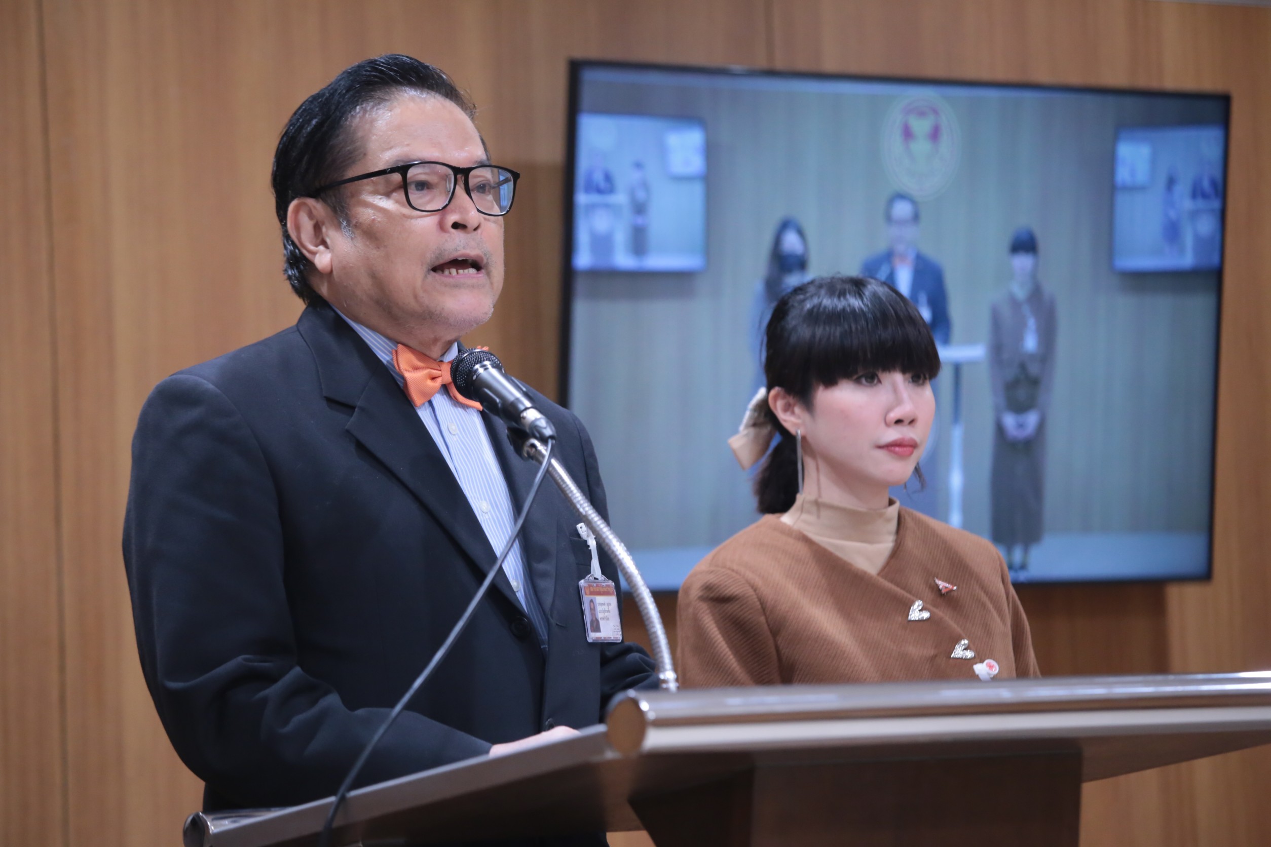 “ศิษย์เอกมือกฎหมาย “จุลพงศ์” ขอร้อง “วิษณุ” ปล่อยวางไปรักษาสุขภาพ-หาความสุขดีกว่า อย่าหลงเชื่อใคร          